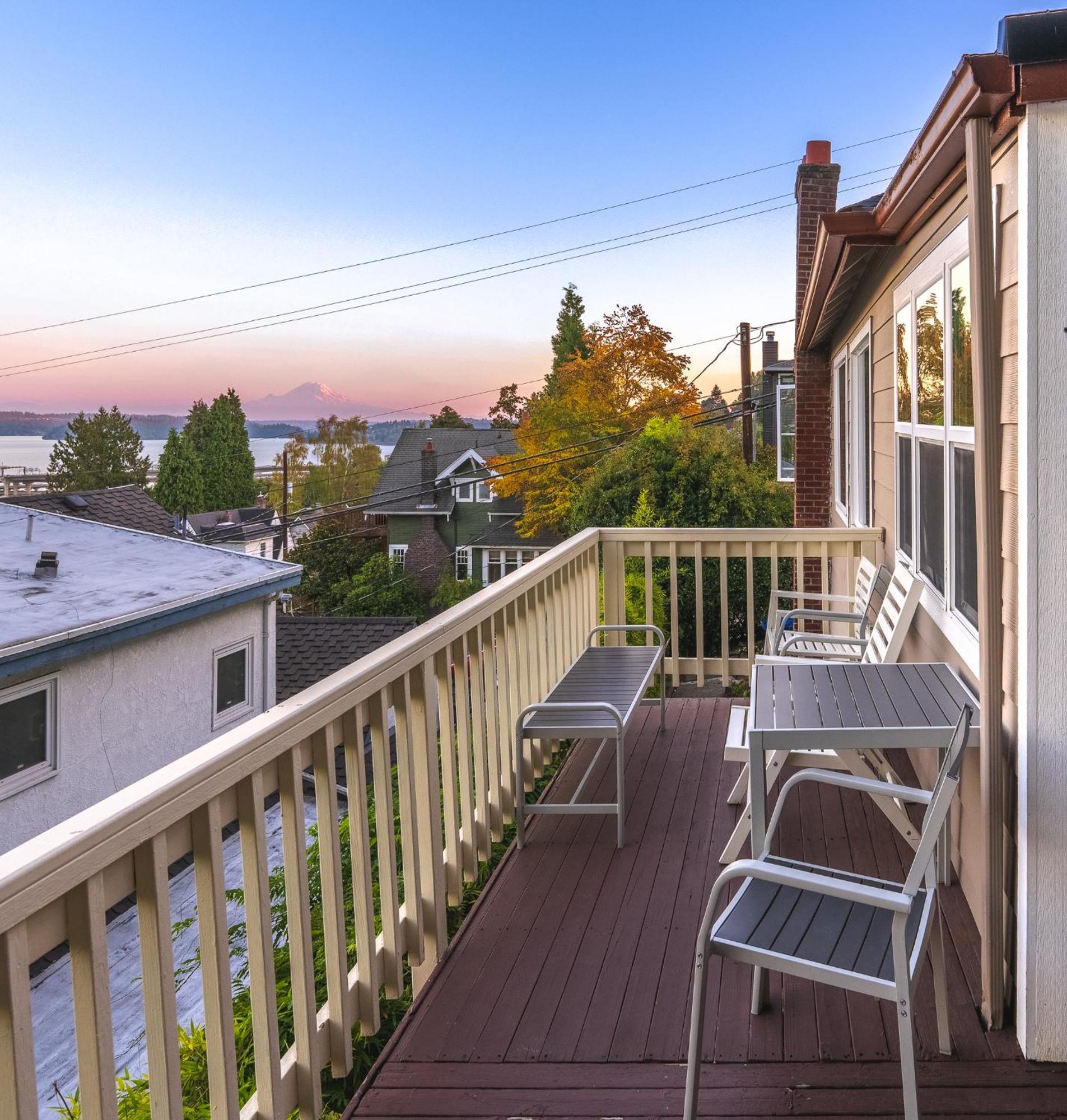Sunrise On Lake Washington Villa Seattle Bagian luar foto